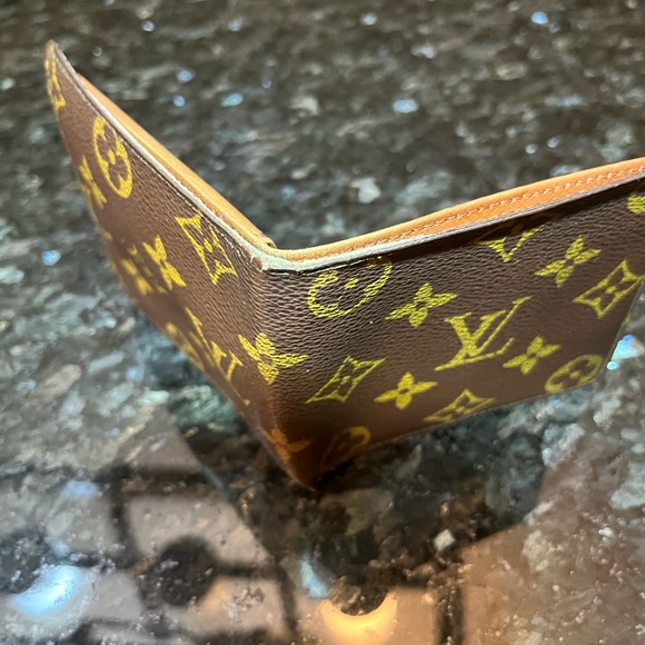 Authentic LV Wallet - Picture 8 of 8